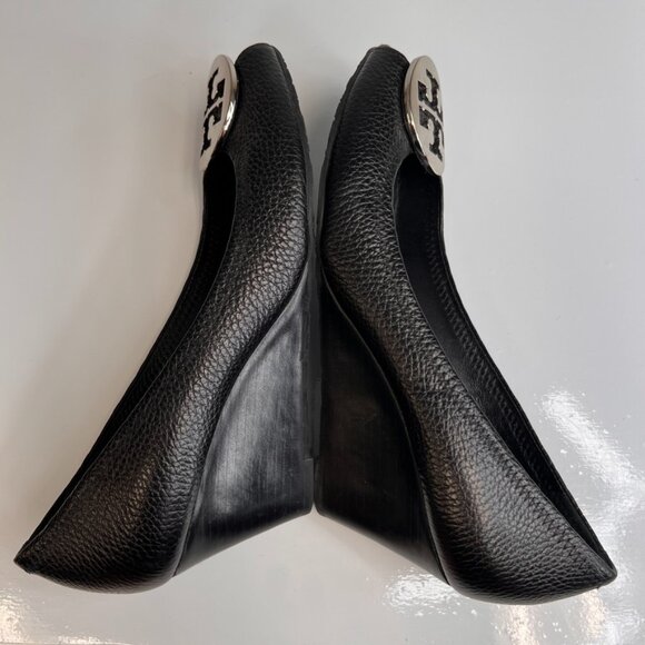 Tory Burch Wedge Women 9 Leather Pebble Sally Medallion Heel Work Party Core Ex - Picture 10 of 13